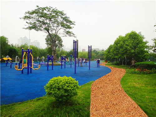 廣州格林斯柏新型材料-彩石透水路徑